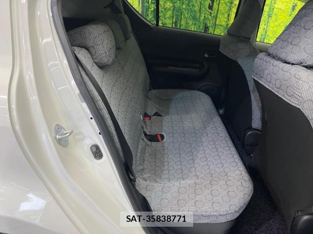 Toyota AQUA 2017-06 8221143-8