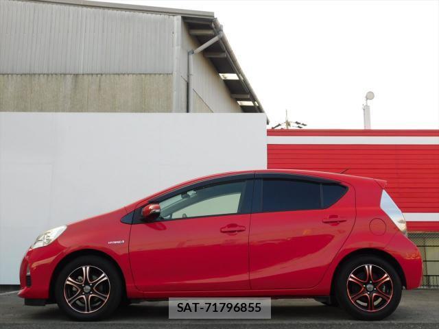Toyota AQUA 2014-02 8221161-10