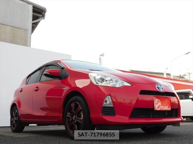 Toyota AQUA 2014-02 8221161-11