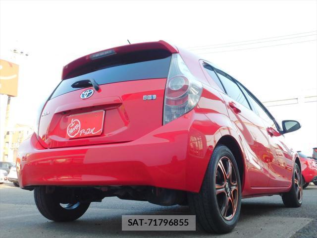 Toyota AQUA 2014-02 8221161-13
