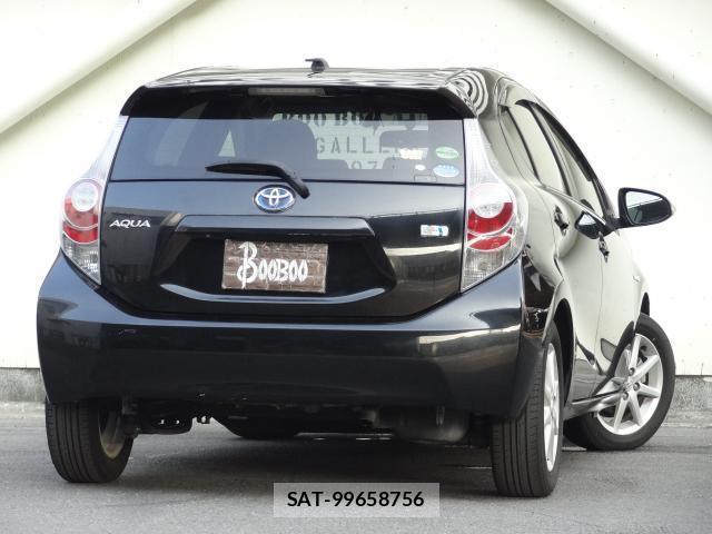 Toyota AQUA 2012-03 8221260-1