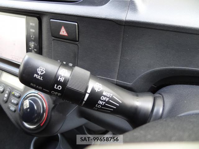 Toyota AQUA 2012-03 8221260-17