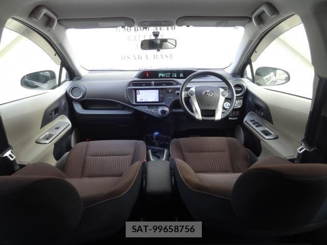 Toyota AQUA 2012-03 8221260-2