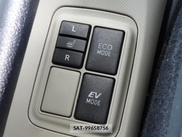 Toyota AQUA 2012-03 8221260-8