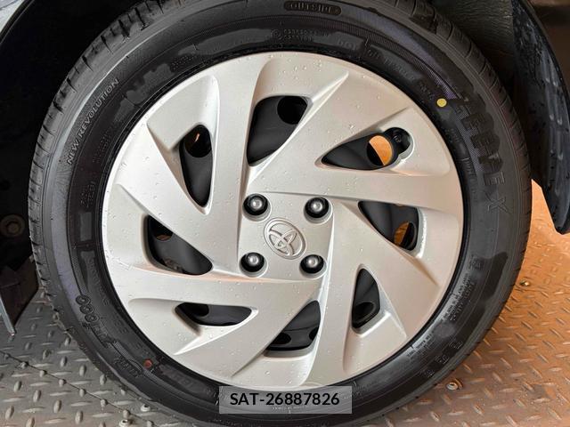 Toyota AQUA 2017-07 8221305-15