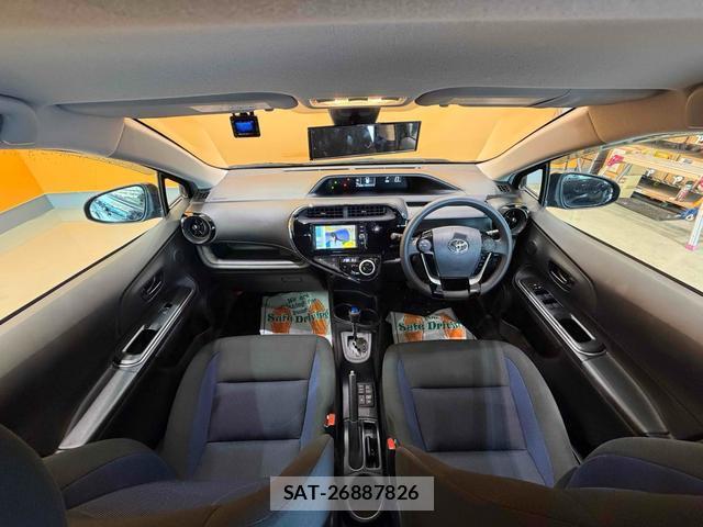 Toyota AQUA 2017-07 8221305-17