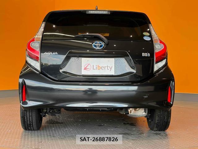 Toyota AQUA 2017-07 8221305-9