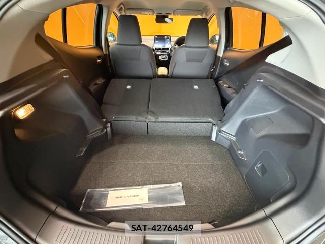 Toyota AQUA 2025-04 8221308-10