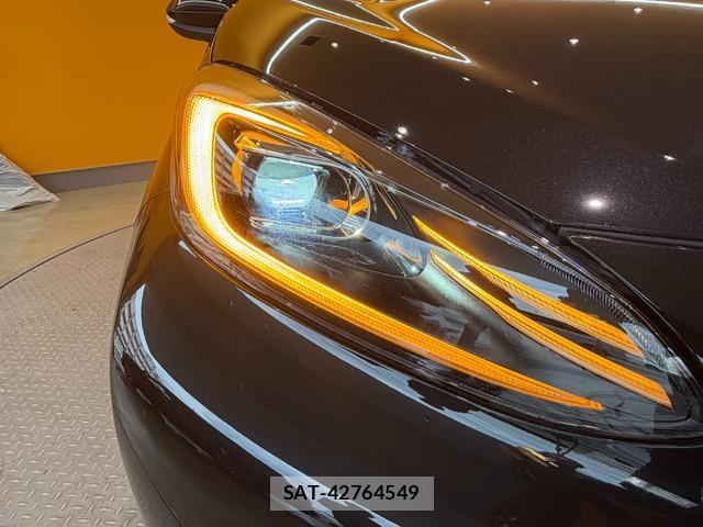 Toyota AQUA 2025-04 8221308-12
