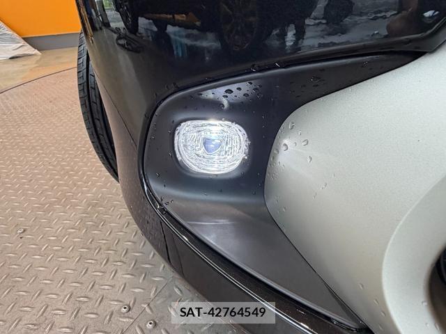 Toyota AQUA 2025-04 8221308-13