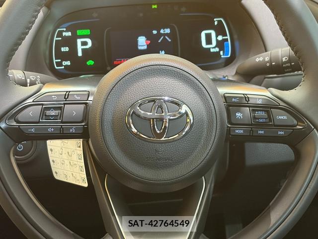 Toyota AQUA 2025-04 8221308-19