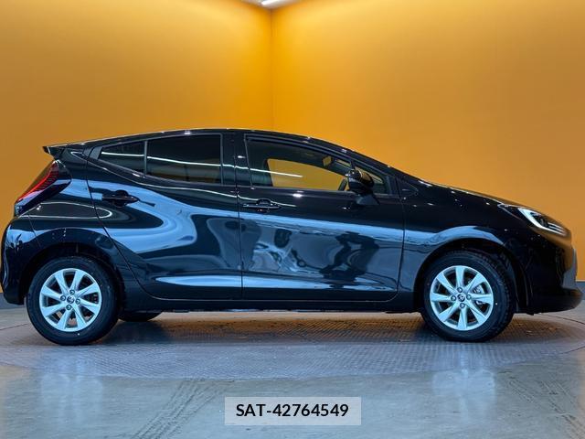 Toyota AQUA 2025-04 8221308-4
