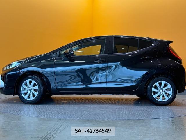 Toyota AQUA 2025-04 8221308-5