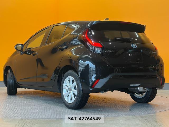 Toyota AQUA 2025-04 8221308-6