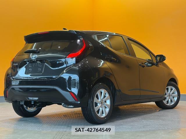Toyota AQUA 2025-04 8221308-8