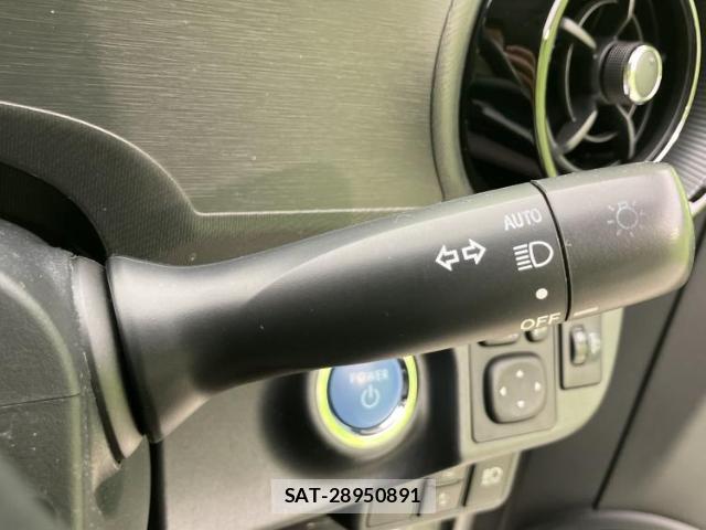 Toyota AQUA 2018-10 8221672-16