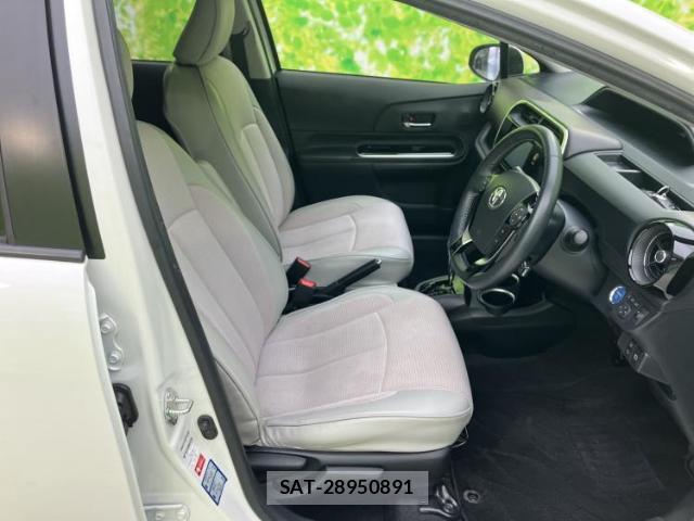 Toyota AQUA 2018-10 8221672-3