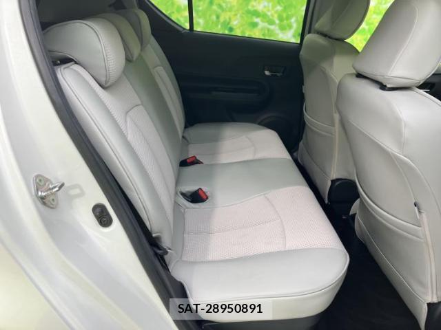 Toyota AQUA 2018-10 8221672-4