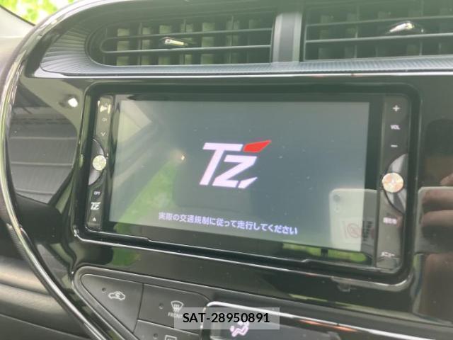 Toyota AQUA 2018-10 8221672-8