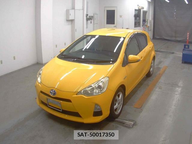 Toyota AQUA 2014-01 8221680-0