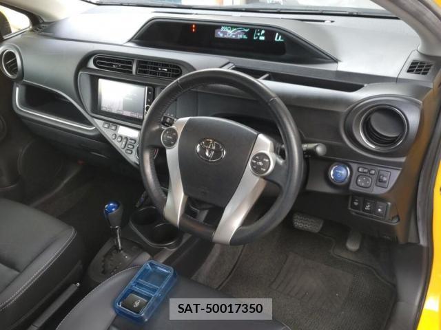 Toyota AQUA 2014-01 8221680-2