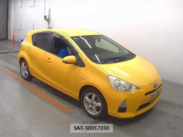 Toyota AQUA 2014-01 8221680-3