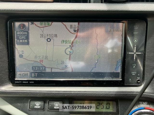 Toyota AQUA 2013-06 8221688-10