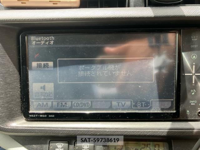 Toyota AQUA 2013-06 8221688-11