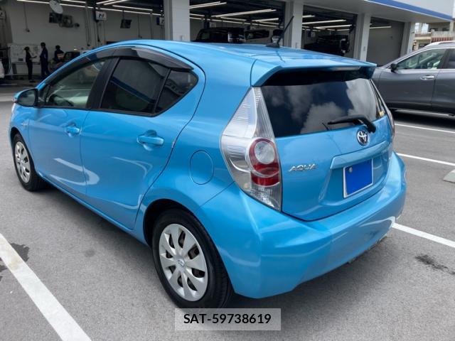 Toyota AQUA 2013-06 8221688-13
