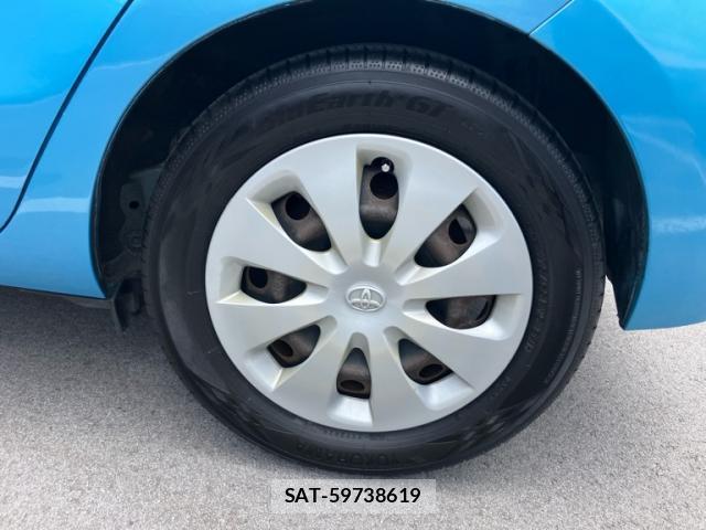 Toyota AQUA 2013-06 8221688-5