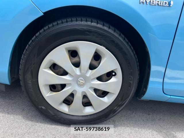 Toyota AQUA 2013-06 8221688-6