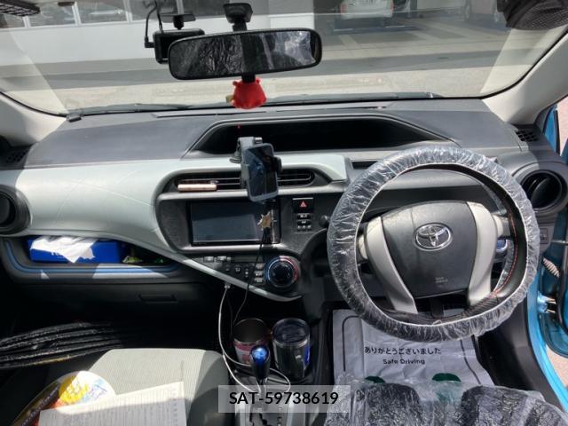 Toyota AQUA 2013-06 8221688-7