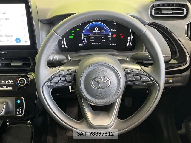 Toyota AQUA 2026-05 8221698-10