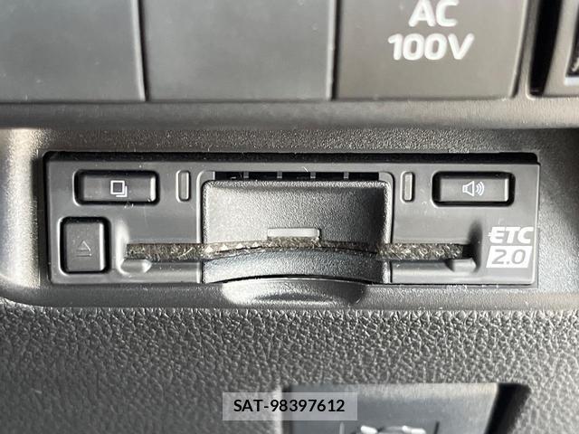 Toyota AQUA 2026-05 8221698-6