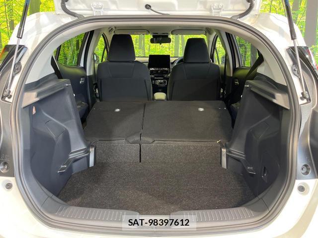 Toyota AQUA 2026-05 8221698-9