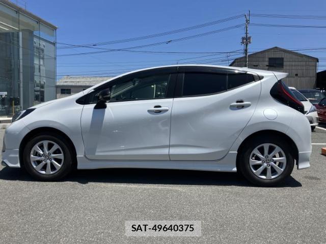 Toyota AQUA 2021-09 8221762-1