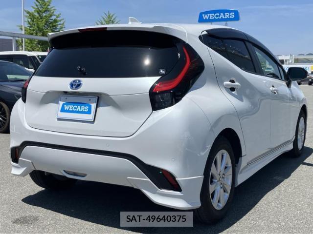 Toyota AQUA 2021-09 8221762-2