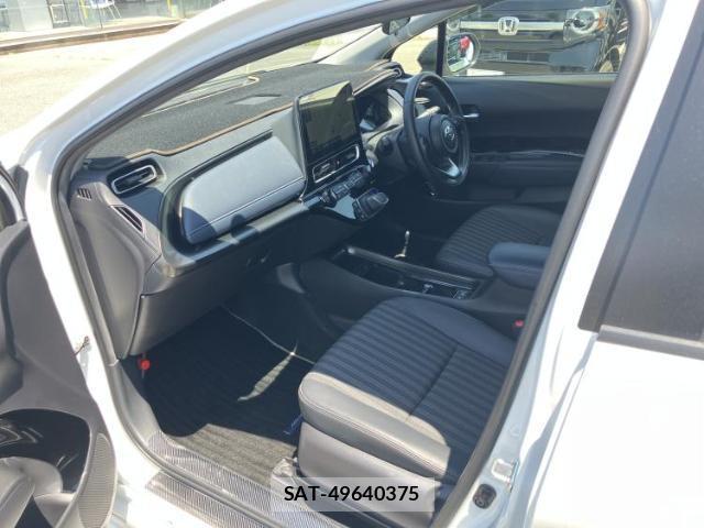 Toyota AQUA 2021-09 8221762-5