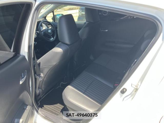 Toyota AQUA 2021-09 8221762-6