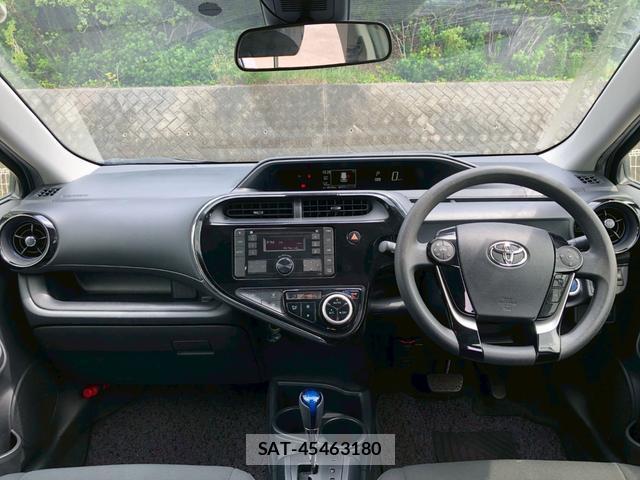 Toyota AQUA 2019-07 8221826-1