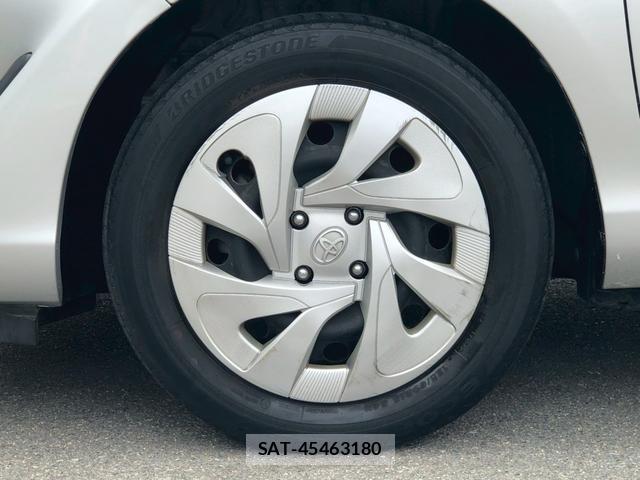 Toyota AQUA 2019-07 8221826-17