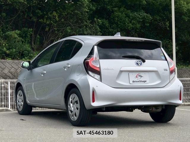 Toyota AQUA 2019-07 8221826-4