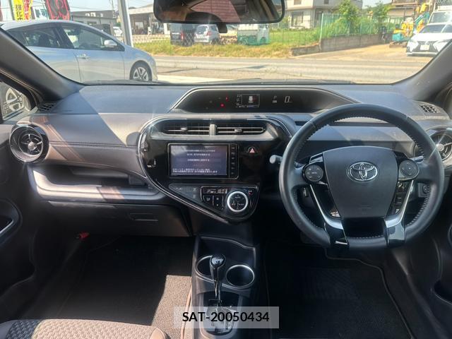 Toyota AQUA 2019-04 8221947-1