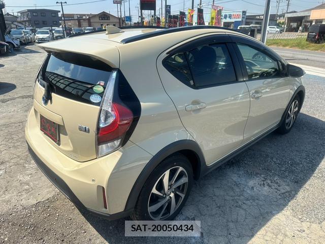 Toyota AQUA 2019-04 8221947-16