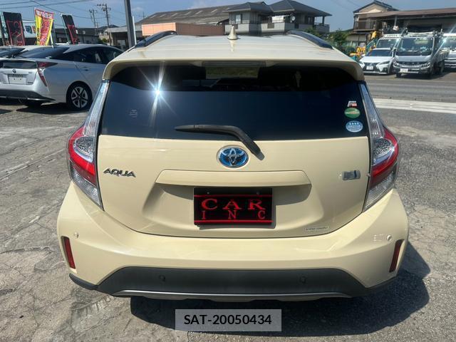Toyota AQUA 2019-04 8221947-17