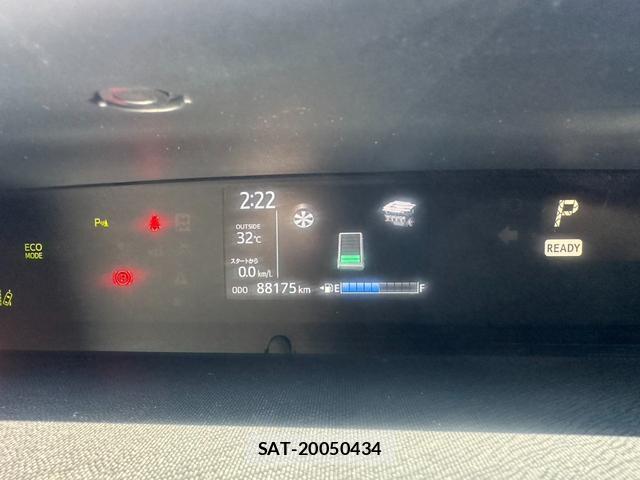 Toyota AQUA 2019-04 8221947-4