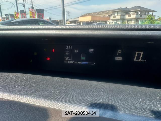 Toyota AQUA 2019-04 8221947-5