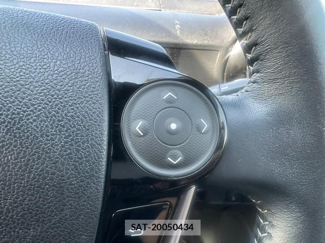 Toyota AQUA 2019-04 8221947-7