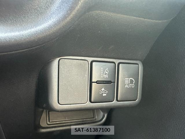 Toyota AQUA 2018-07 8221948-11