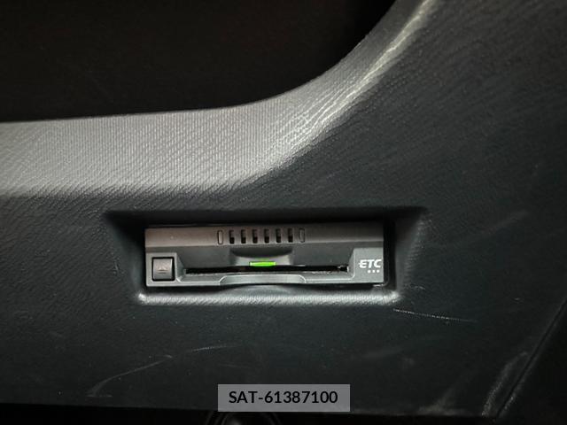 Toyota AQUA 2018-07 8221948-12